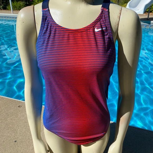 Size 38 (women’s 12) Nike Hydrastrong Swimsuit